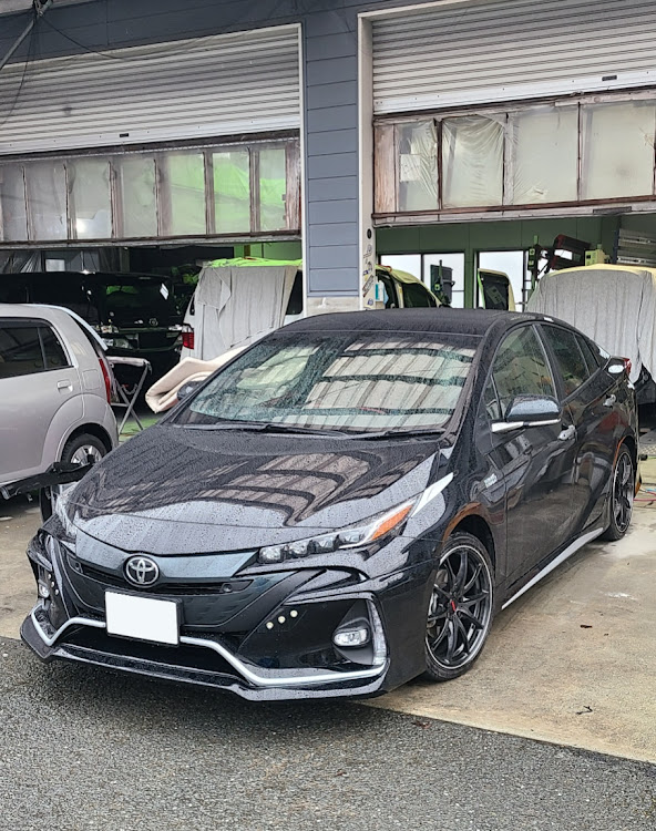 プリウスPHVのプリウスphv zvw52・エアロ取付・デザインワークスに関するカスタム事例の投稿画像1枚目