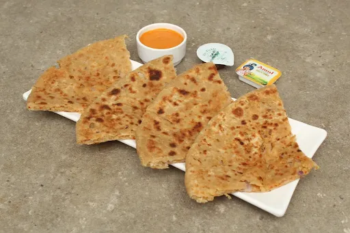 Gobhi Pyaaz Parantha With Achaar Chiplet, Amul Butter, Ketchup & Chutney