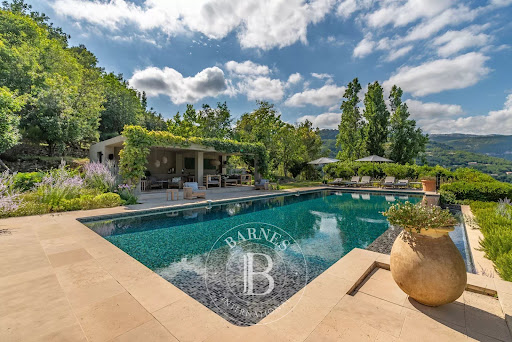 Villa with pool 1