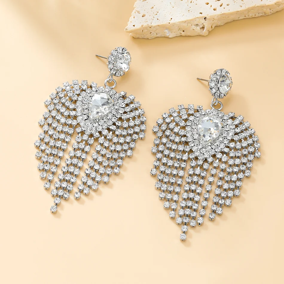 Volledige strass kwast oorbellen voor bruiden. Schittering en elegantie voor je bruiloft. De perfecte oorbellen voor de bruid.