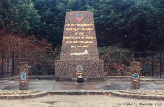 Photo : Monument commémorant les actions du 384 th bg sur l'Europe occupée