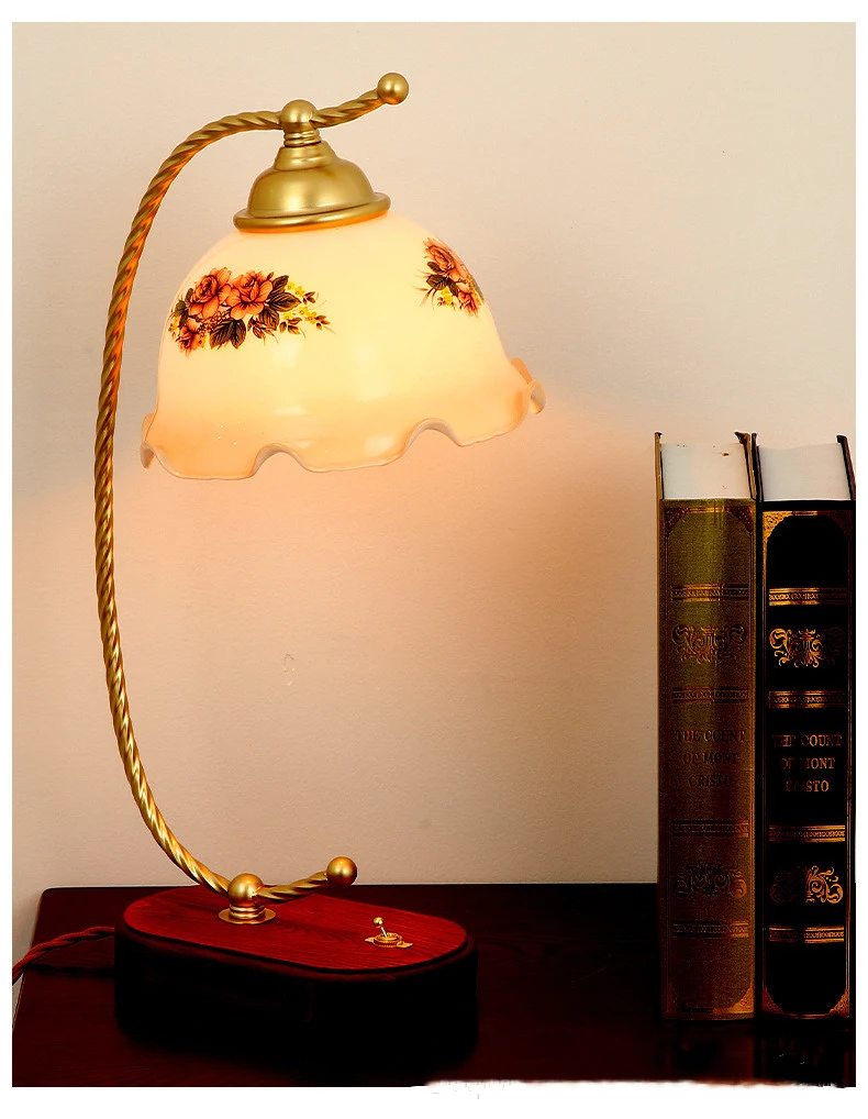 Title 5, American Atmosphere Retro Table Lamp creates a ...