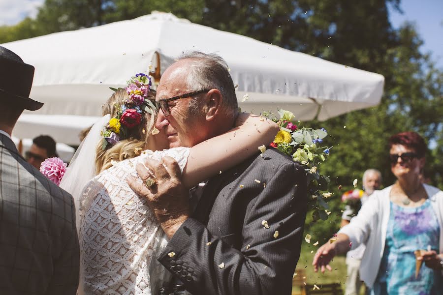 Fotógrafo de bodas Doris Fazekas (federn8posaunen). Foto del 11 de mayo 2019