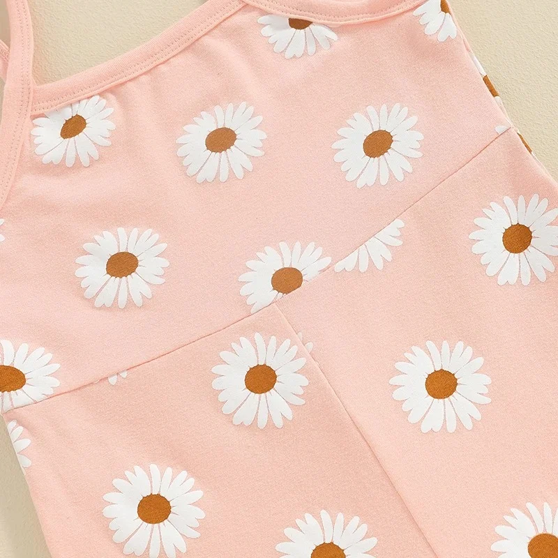 Kız Çocuk Moda Baskılı Askılı İspanyol Paça Pantolon. Rahat ve şık, askılı tasarımıyla modern bir görünüm sunar, yaz için idealdir.