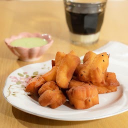 Patong Gho (Thai Crullers)