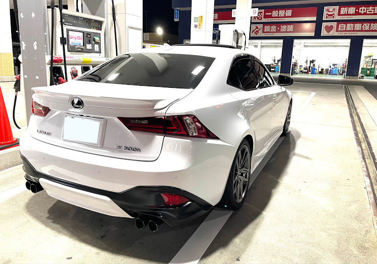 ISのレクサス・IS300h・ドライブ・ガソリンスタンドに関するカスタム事例の投稿画像2枚目