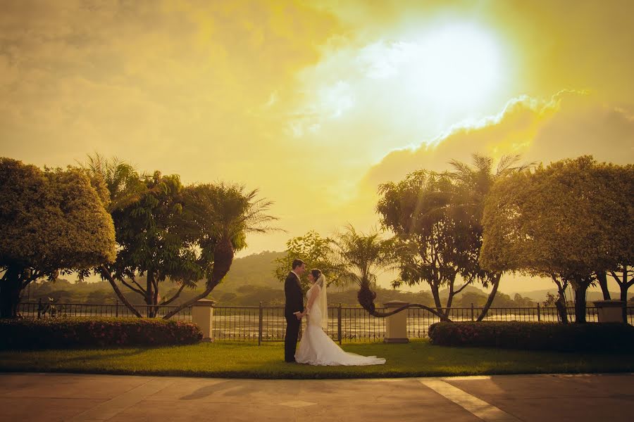 Fotógrafo de bodas Edgar Carbo (fotografosec). Foto del 1 de abril 2020