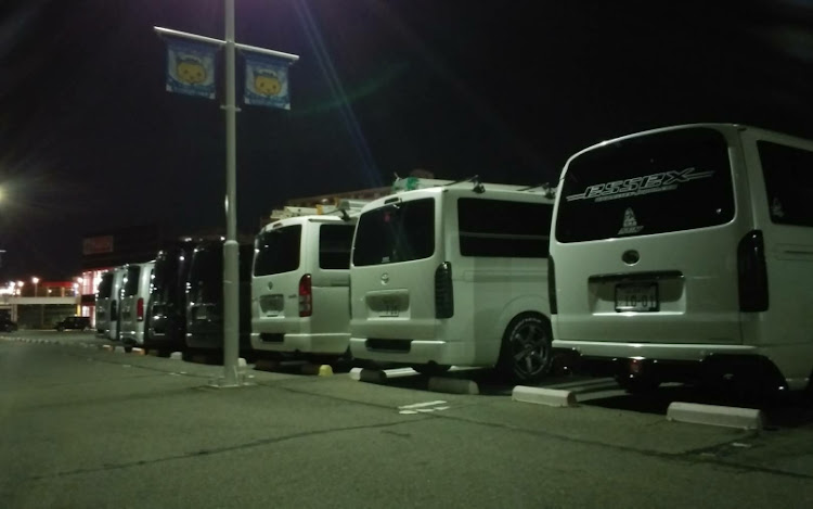 ハイエースバンの作業オフ・ホイール交換・眩しい・憧れの・EC17に関するカスタム事例の投稿画像10枚目