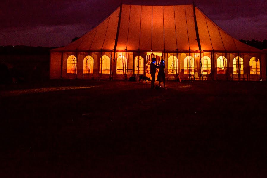 Fotógrafo de casamento Corina Cherciu (corinaoghina). Foto de 30 de outubro 2017