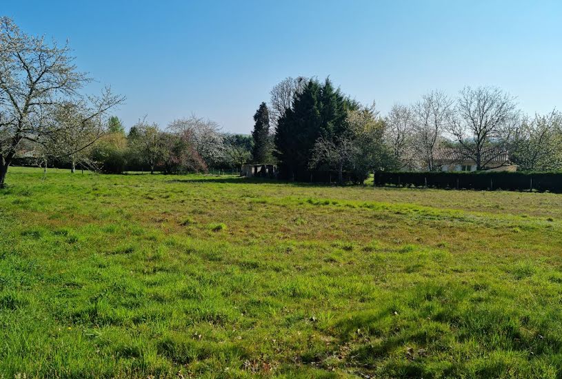  Vente Terrain + Maison - Terrain : 2 000m² - Maison : 89m² à Rioux-Martin (16210) 