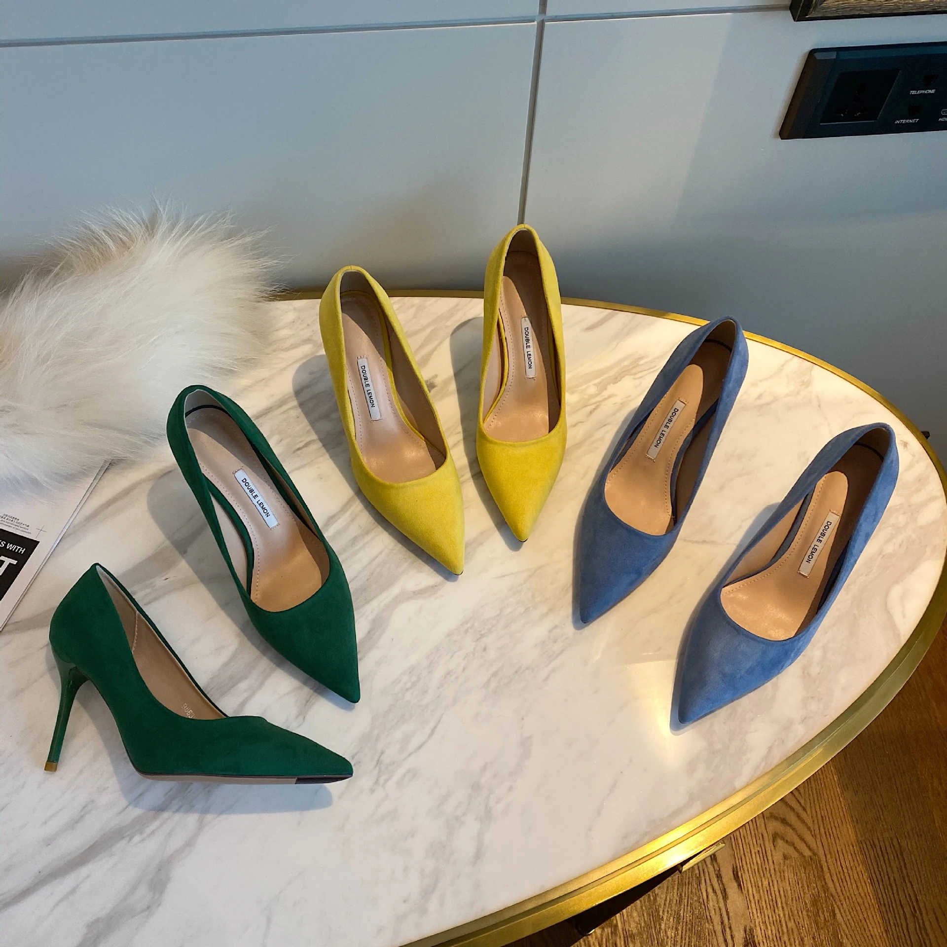 Title 3, Dames schoenen met ondiepe stilettohak, eenvoud...