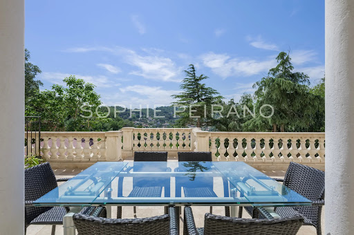 Villa avec piscine et terrasse 2