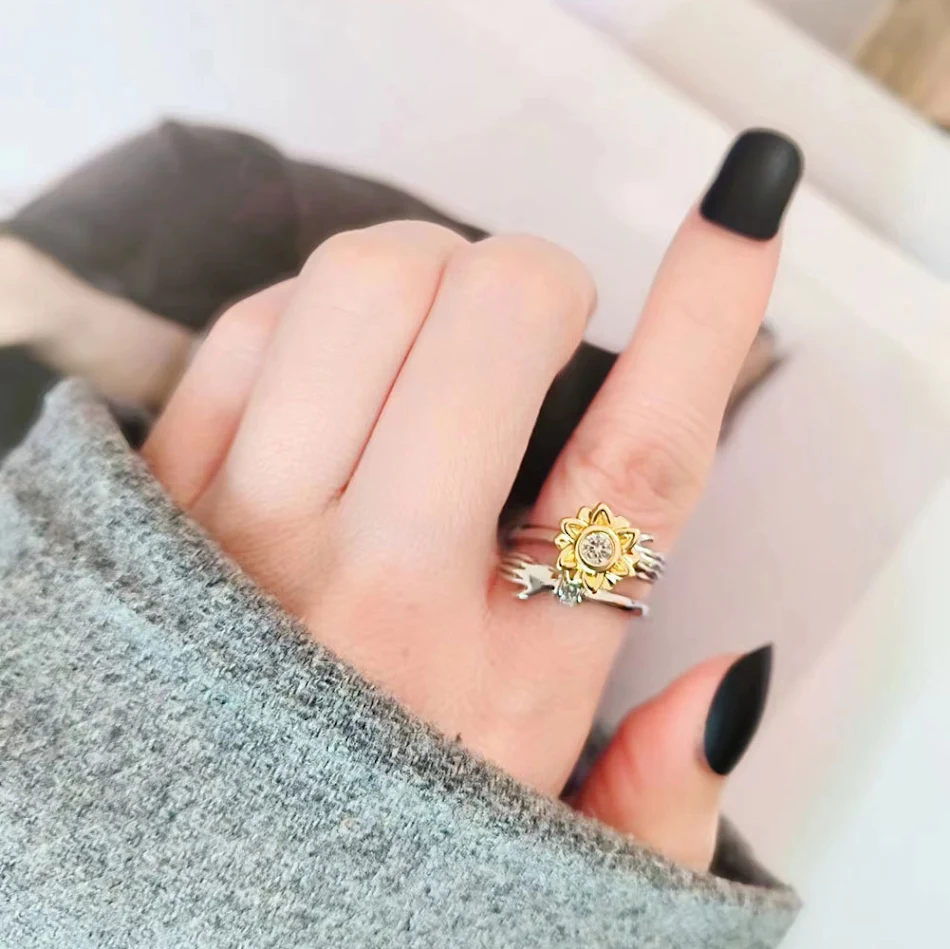 Verstelbare zonnebloem draai ring voor dames. Stress verminderend met deze modieuze ring, ideaal als cadeau of voor dagelijks gebruik.