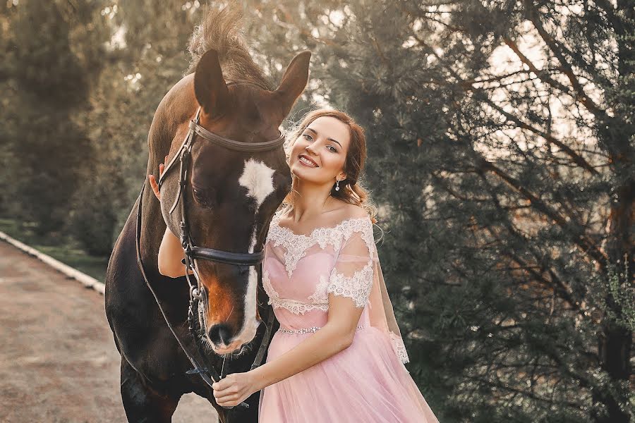 Fotógrafo de bodas Aleksey Komissarov (fotokomiks). Foto del 19 de abril 2018