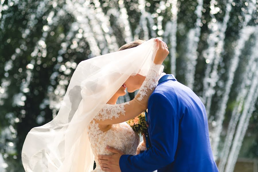 Fotógrafo de bodas Oksana Saveleva (ksusanna). Foto del 5 de septiembre 2017