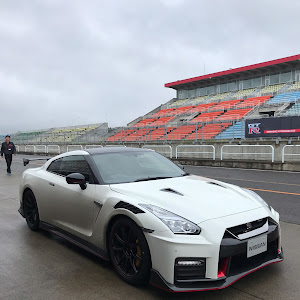 NISSAN GT-R