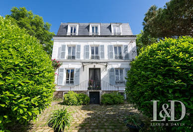 Maison avec piscine et jardin 11