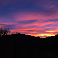 Un meraviglioso tramonto in montagna di 