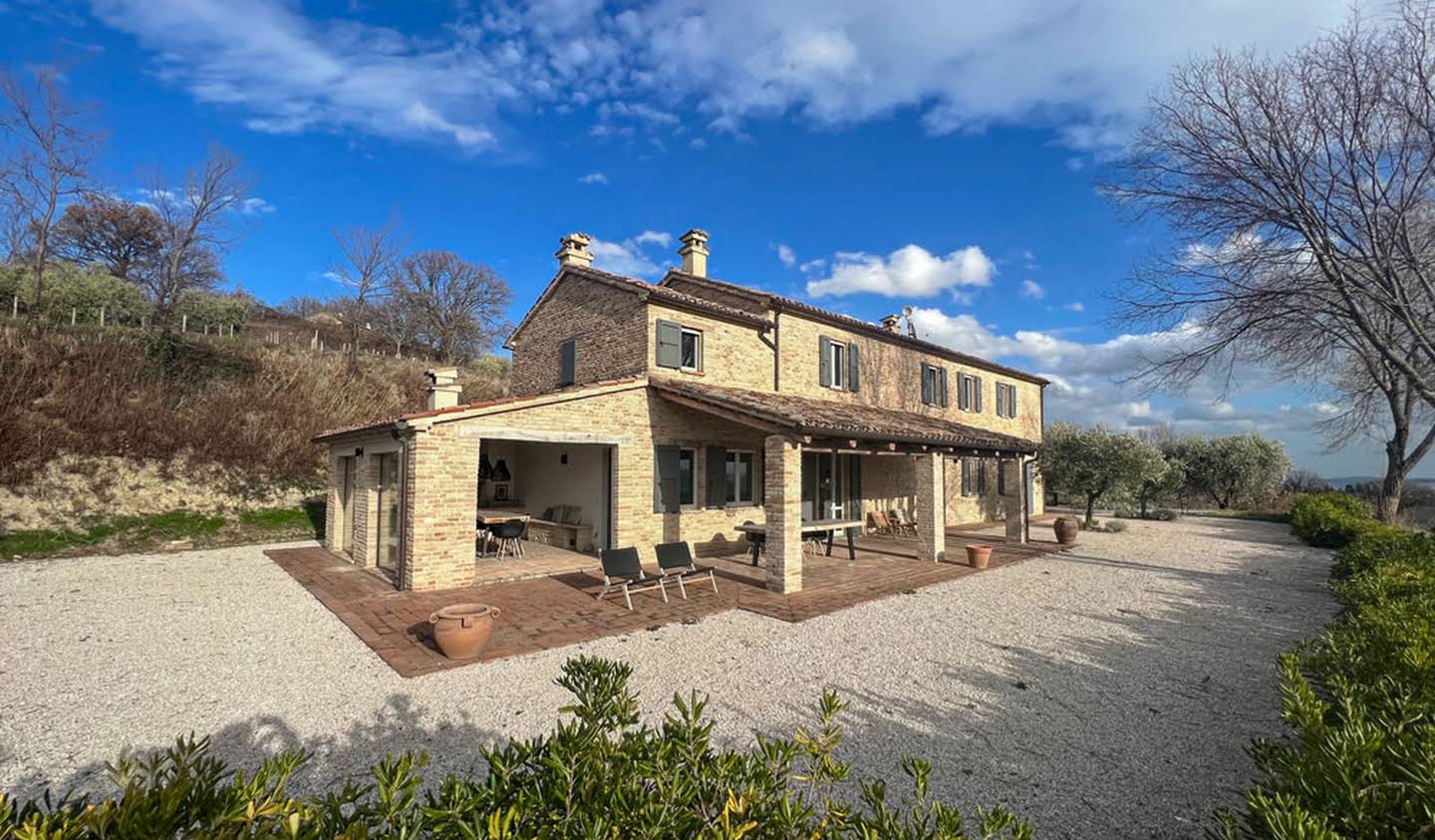 Villa avec piscine et jardin Cartoceto