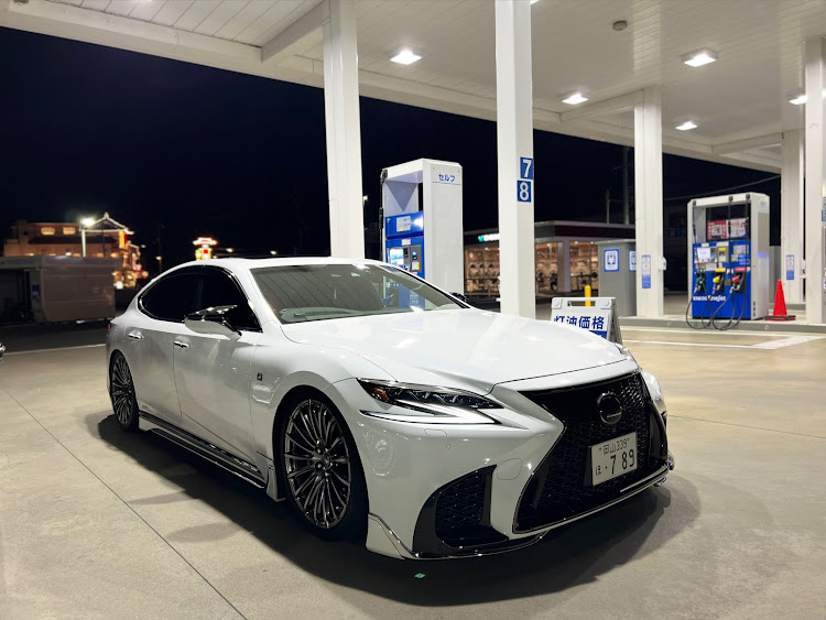 LSのサクラと愛車・LS500h・LS500h Fsport・LEXUS LS・これからもよろしくお願いしますに関するカスタム事例の投稿画像3枚目