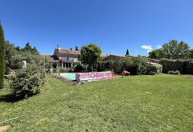 Maison avec piscine et jardin 8