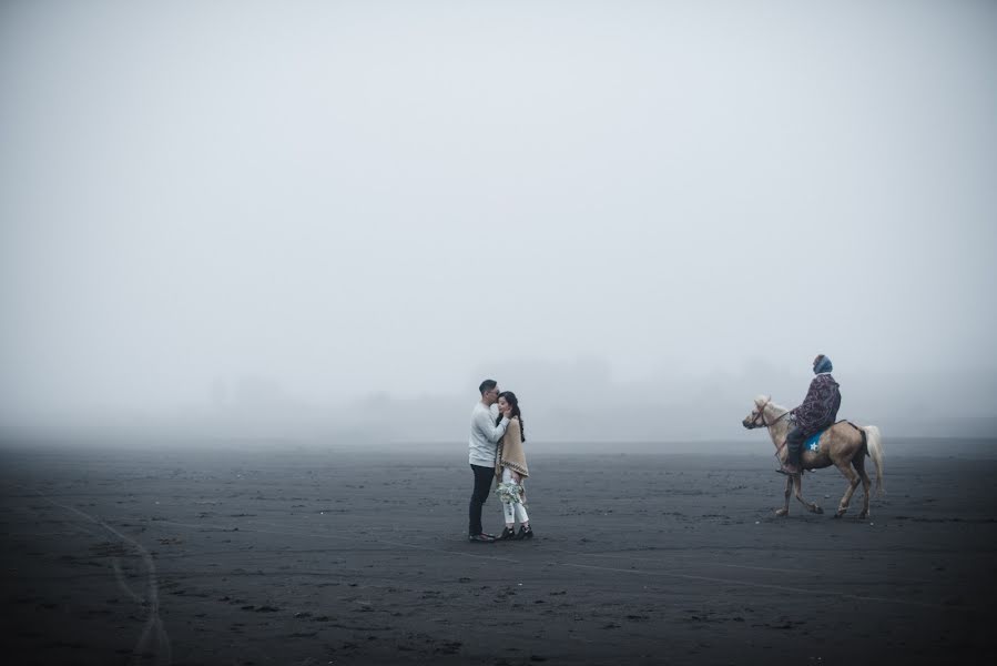 Fotógrafo de casamento Rendhi Pramayuga (rendhi1507). Foto de 9 de junho 2019