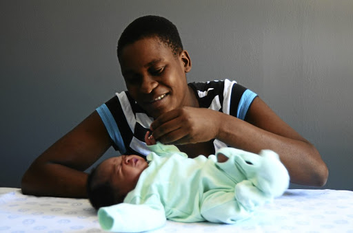 Sibusisiwe Sibanda gave birth naturally to a breech baby at the back of a bakkie in Diepsloot last week.