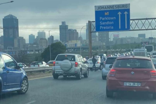 Armed suspects took advantage of a traffic jam during peak hours on the busy M1-M2 split at the Crown Interchange to rob motorists.