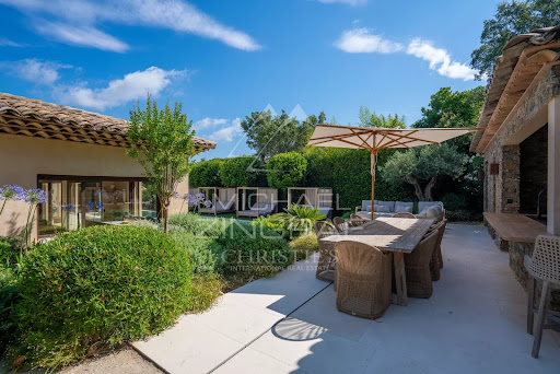 Villa with pool 4