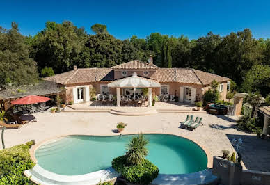 Villa with pool 8