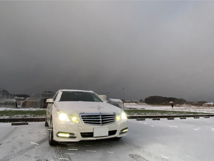 Eクラス ステーションワゴンのE350 BLUETEC・大寒波到来・雪❄️・雪の日に出歩くなに関するカスタム事例の投稿画像1枚目