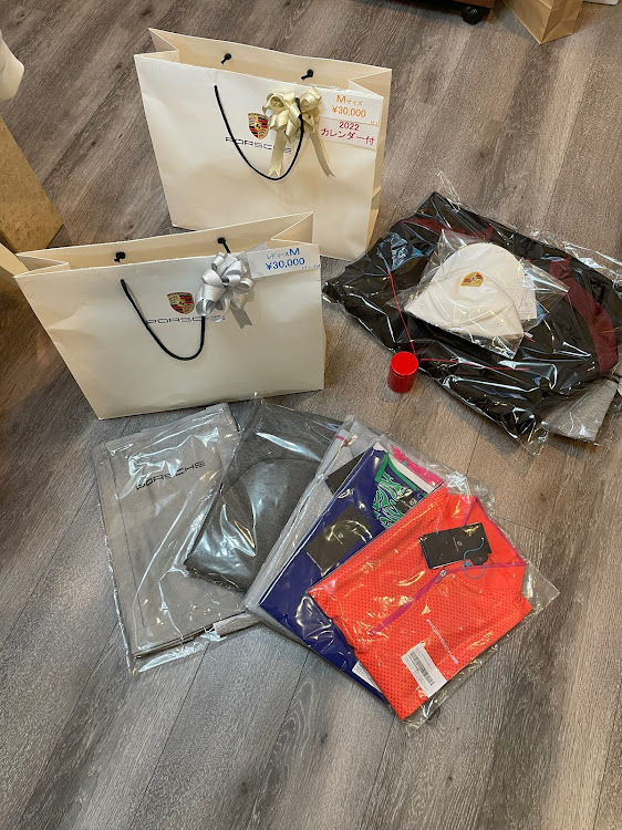 hakoさんが投稿した純正ステッカー・福袋GET・車が好きな人と繋がりたい・コラボお誘いお待ちしておりますに関するカスタム事例の投稿画像3枚目