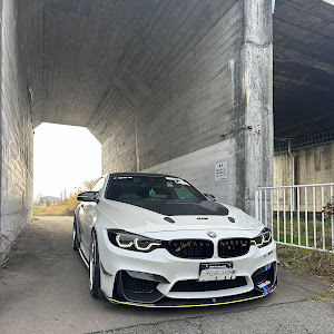 M4 クーペ F82