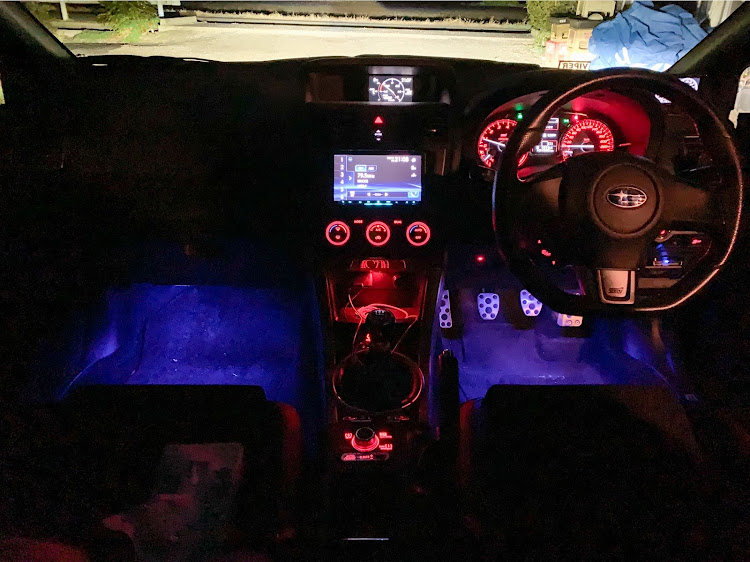 WRX STIのDIY・フットランプ・フットライト・フットランプ自作に関するカスタム事例の投稿画像1枚目