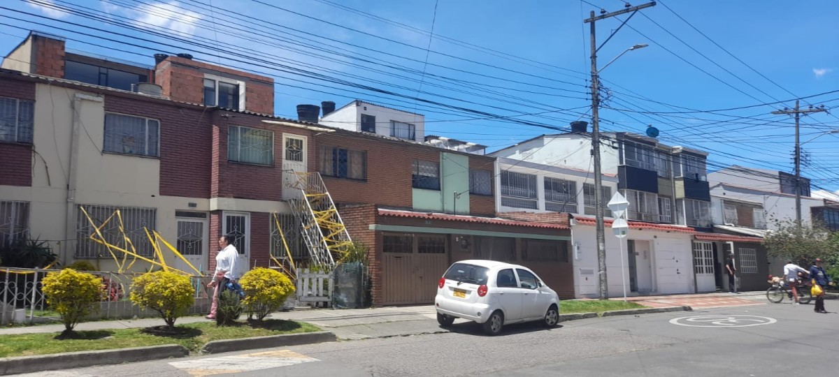 Casa En Venta - Alamos Norte, Bogota