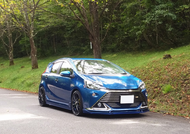 アクアG'sの並木道と直線道路・みんなでつくろうホイール図鑑・高原はもう秋の気配・車が好きな人と繋がりたい・全国中年車高短組合に関するカスタム事例の投稿画像1枚目