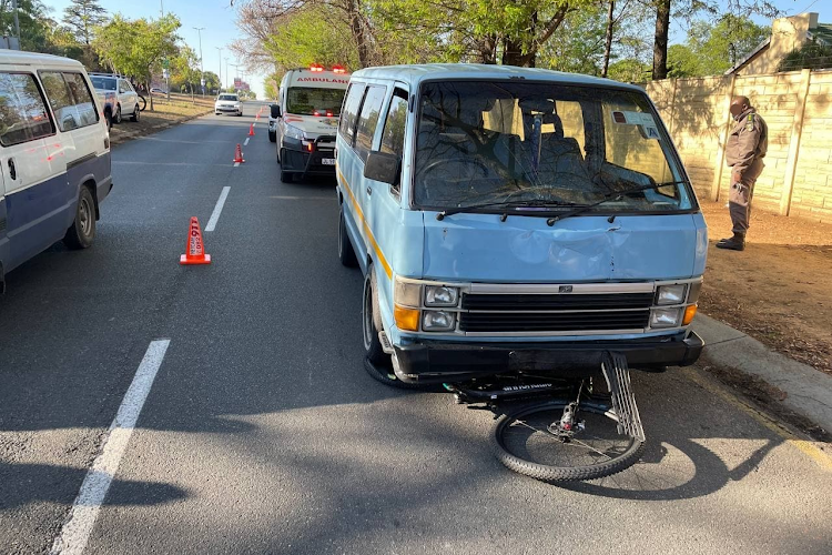 A passenger who was in this taxi when it allegedly hit cyclists Geoff Lee and Alex Otto has spoken out about her experience.