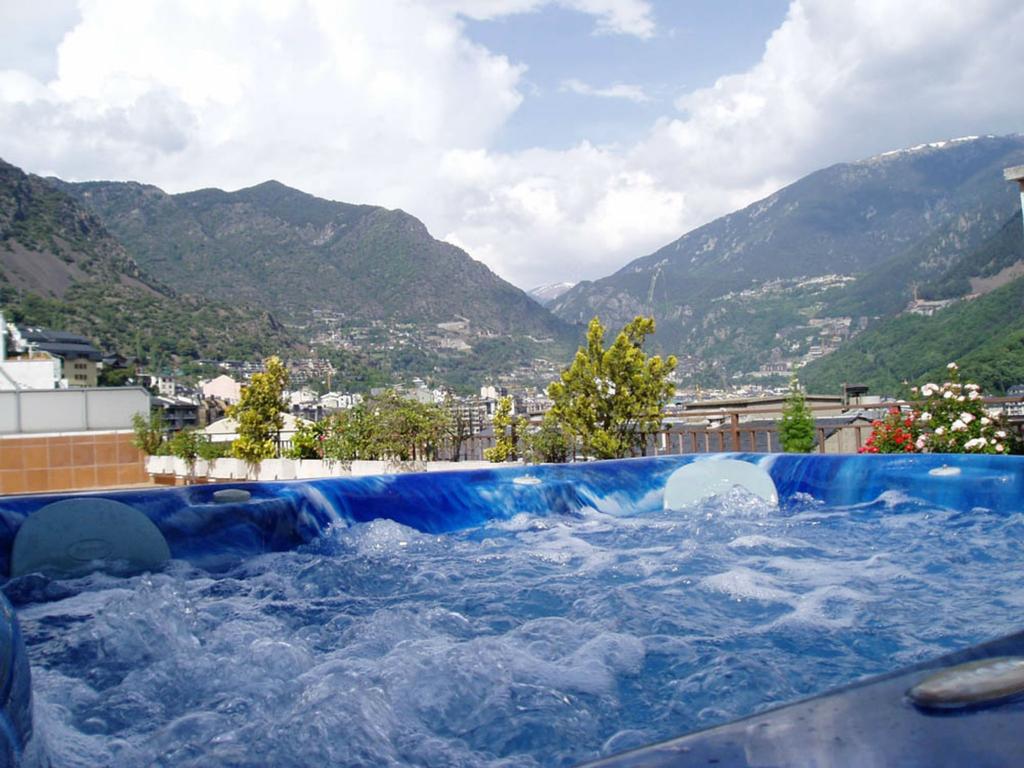 Jacuzzi exterior del Hotel President y sus vistas