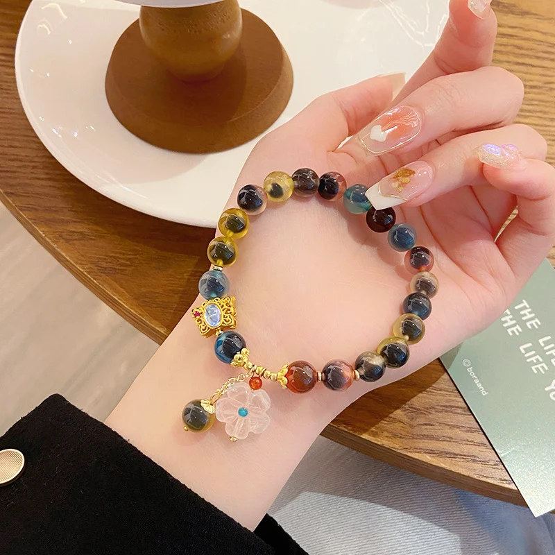 Bracelet fleur en perles d'agate cœur de bonbon coloré, design minoritaire léger et luxueux, pour un look unique et élégant.