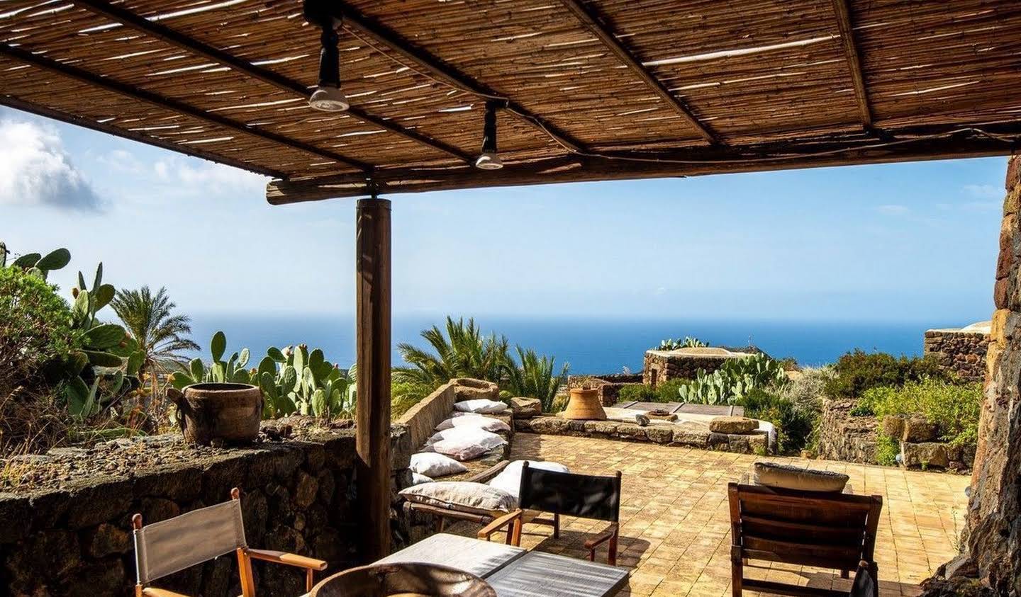 Villa with garden Pantelleria