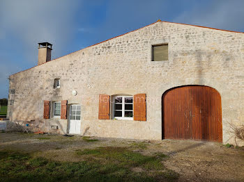 maison à Saint-Romain-de-Benet (17)