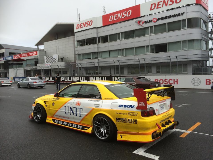 チェイサーのタイヤ交換・車高調整・マフラー交換・オフ会に関するカスタム事例の投稿画像8枚目