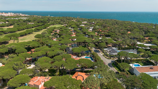 Maison contemporaine avec piscine et jardin 2