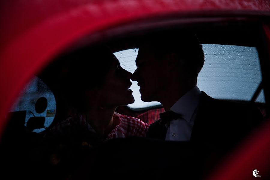 Fotógrafo de casamento Venera Voyuckaya (venerafoto). Foto de 16 de novembro 2015