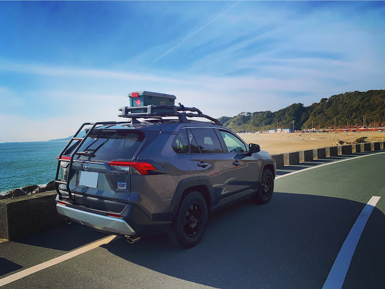 RAV4のルーフラック・リアラダー・積載量アップ・キャンプ仕様・オフロードに関するカスタム事例の投稿画像1枚目
