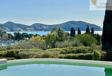 Maison avec piscine et terrasse 1