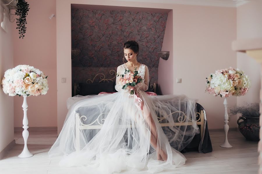 Fotógrafo de casamento Oksana Denisova (999oksanka999). Foto de 5 de agosto 2019