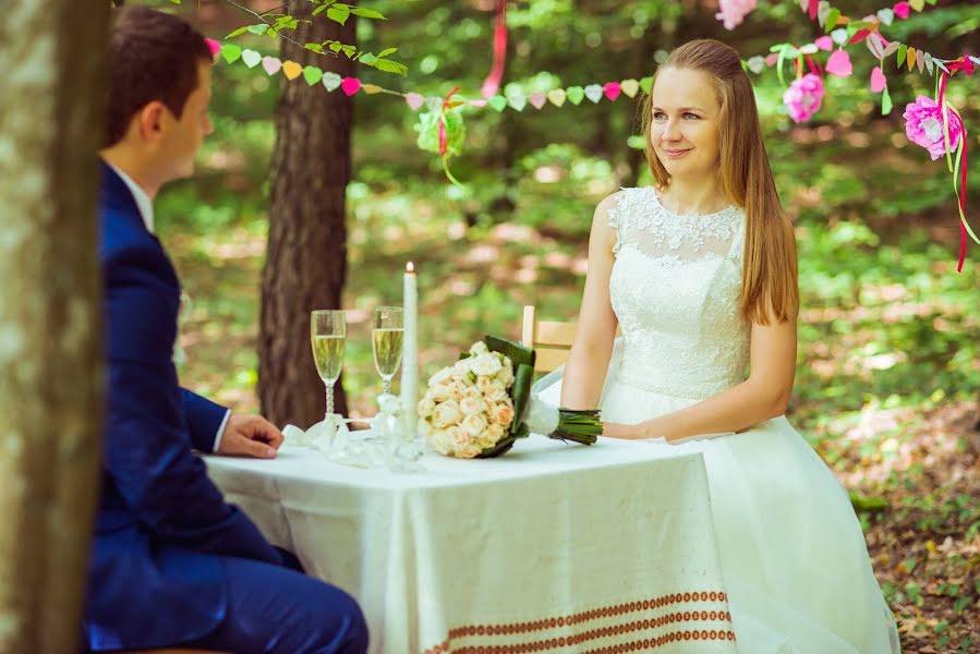 Fotógrafo de casamento Volodymyr Pavliv (pavliv). Foto de 24 de fevereiro 2020