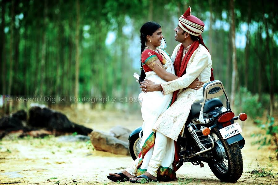 Wedding photographer Raju Kusuma (madhustudio). Photo of 9 December 2020