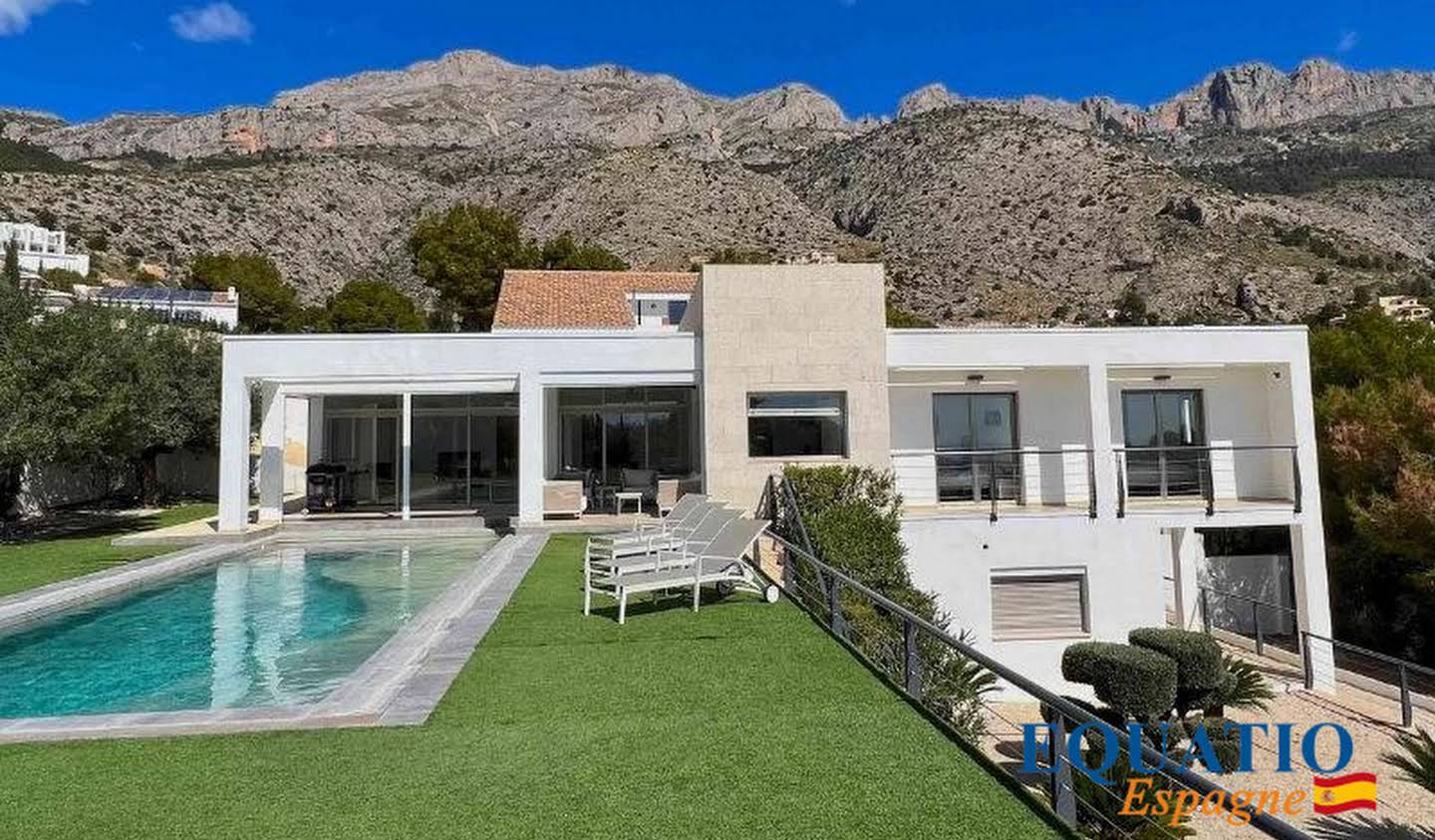 Villa with pool and garden Altea